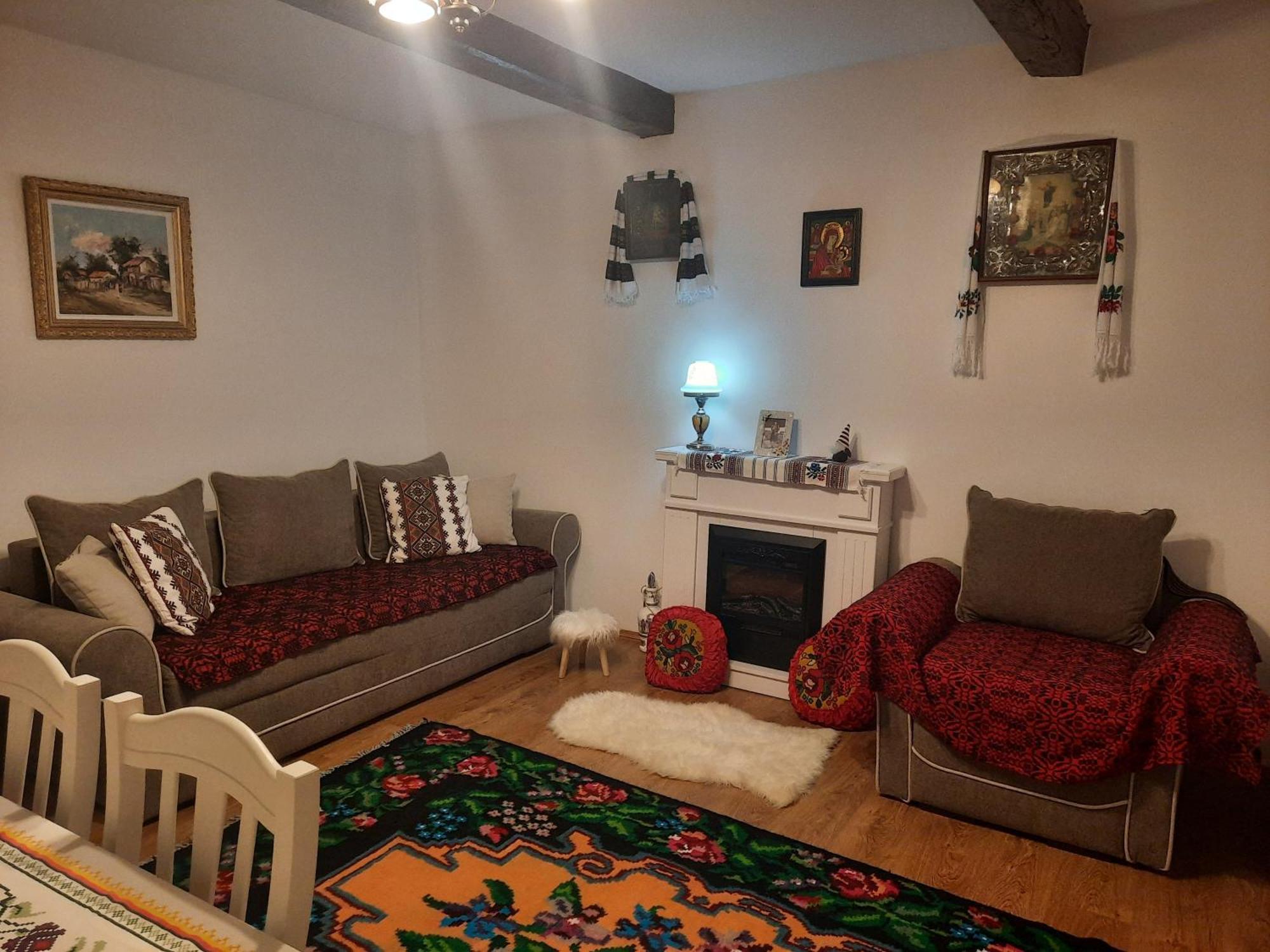 Casa Bunicilor Villa Ciprian Porumbescu Exteriör bild