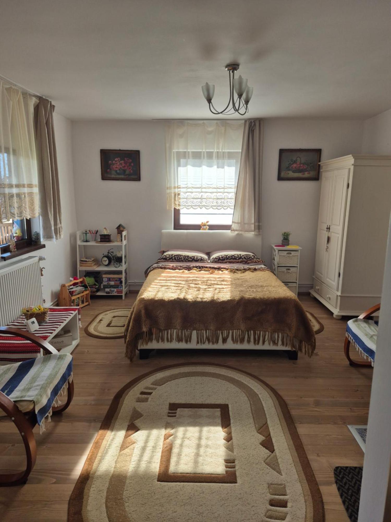 Casa Bunicilor Villa Ciprian Porumbescu Exteriör bild